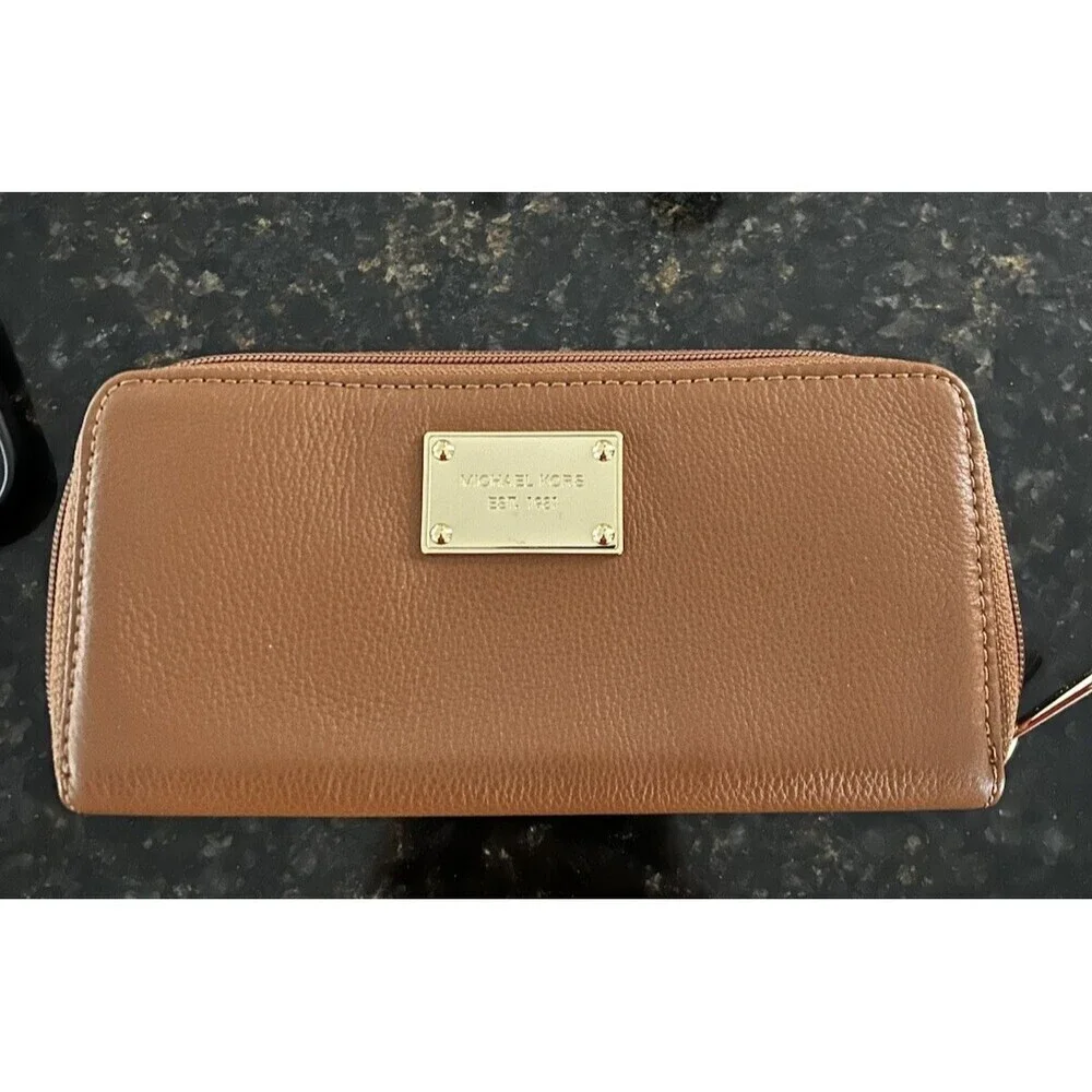 New Michael Kors Jet Set Zip Around Wallet Brown Pebble Leather Gold Logo NWT